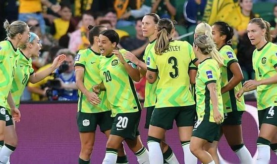 星空体育链接-亚洲杯女足爆冷连连！韩国6-0虐乌兹别克，中国女足晋级却遭利空