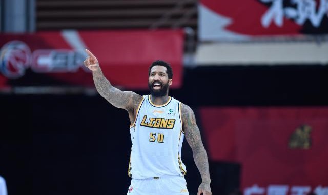 星空体育链接-内援强势费尔德却拉胯 广厦冲冠必须解决外援问题